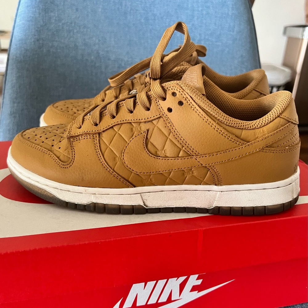 Like new Nike Dunk Low size 7.5